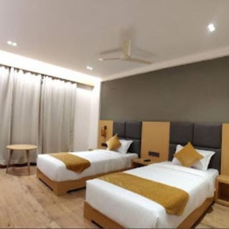 Derby Greens Hotel Бхопал Экстерьер фото