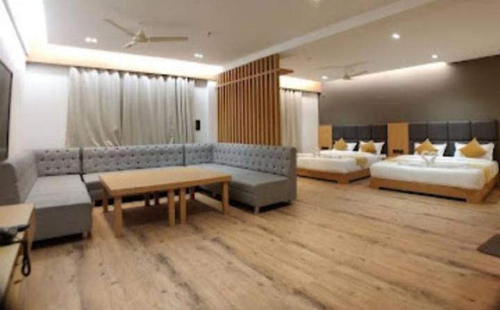 Derby Greens Hotel Бхопал Экстерьер фото